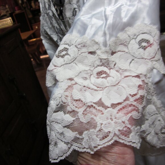 Vtg Laura Adams Romantic glam rock sweeping hem satin lace dressing gown med - Picture 8 of 12